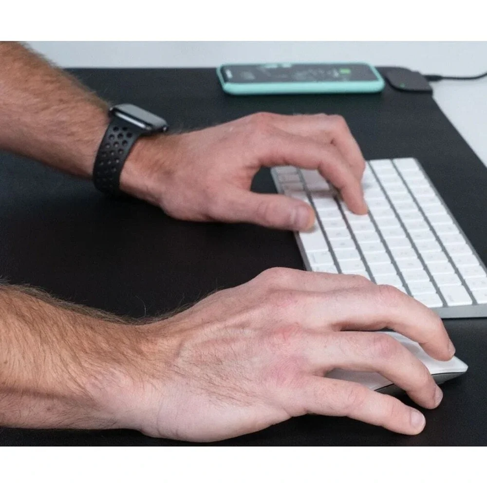 TaskPadBuilt-In Wireless Charger‎ | water-resistant desk mat